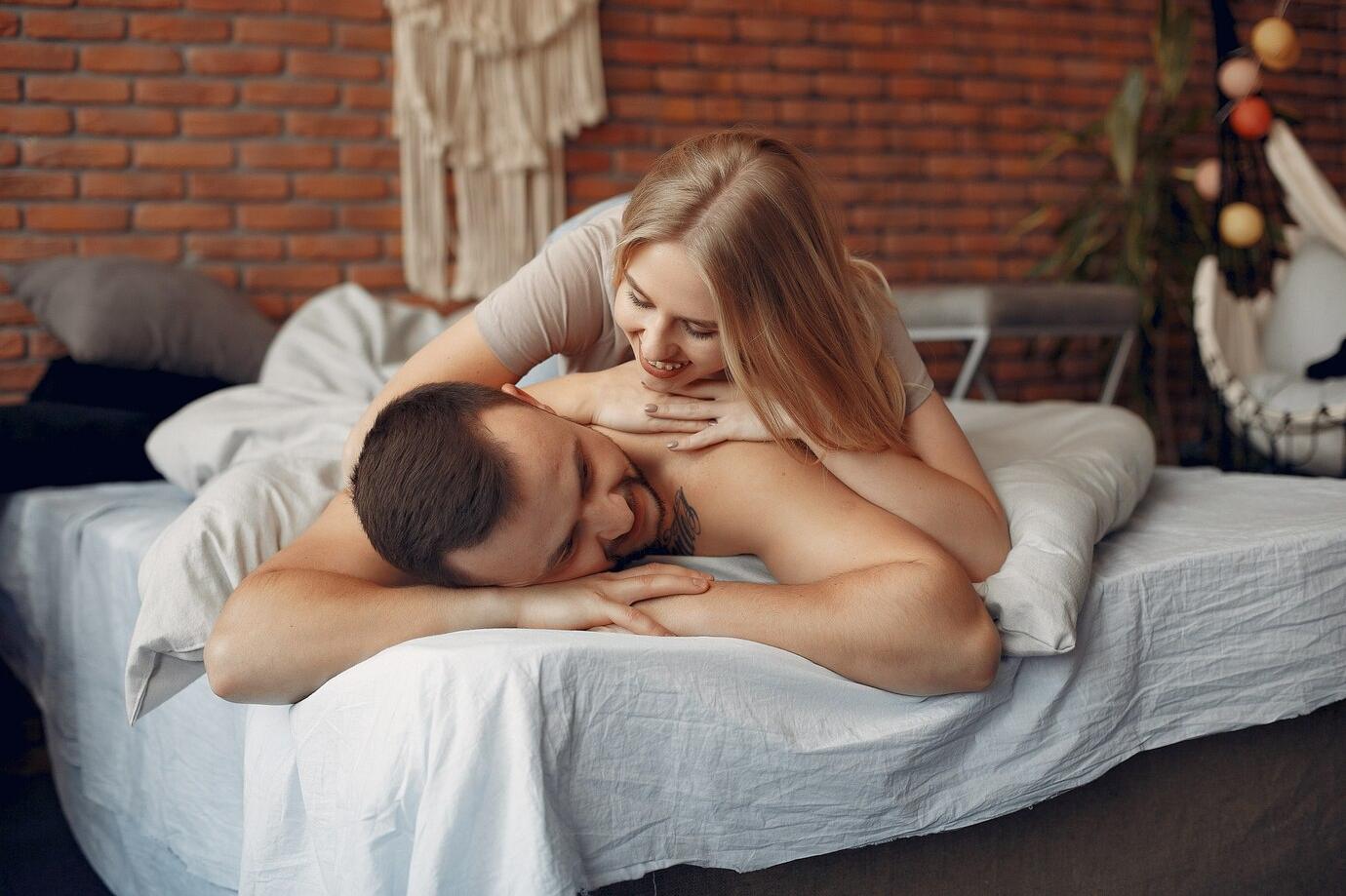 Communication in couples: improving the connection through massage