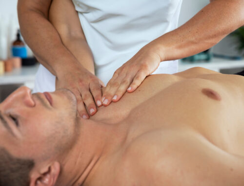 Beneficios del masaje sensual en pareja centrado en el pecho y abdomen 