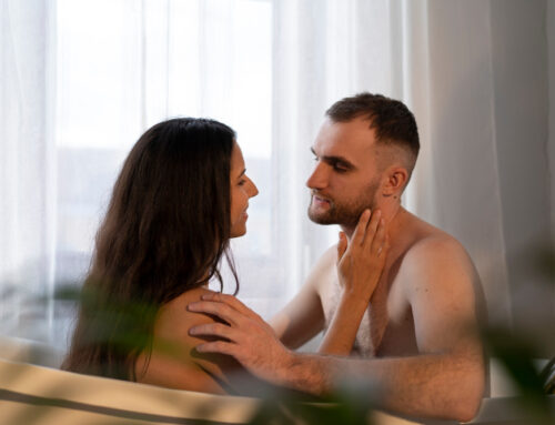 Masaje sensual en pareja con técnicas lentas para despertar deseo   