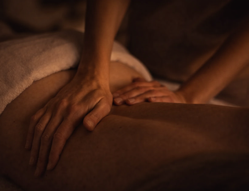 Masajes sensuales en pareja enfocados en caderas y glúteos