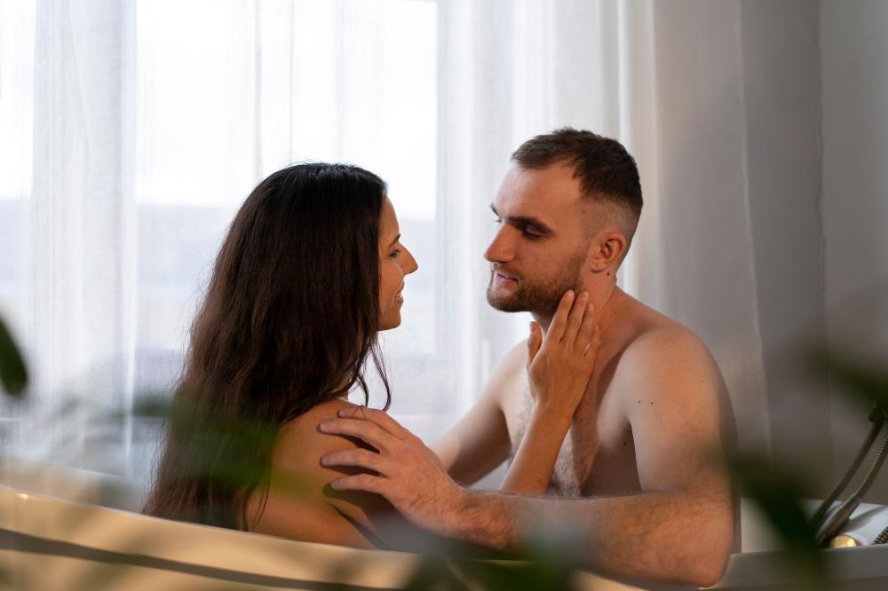 Masaje sensual en pareja con técnicas lentas para despertar deseo   
