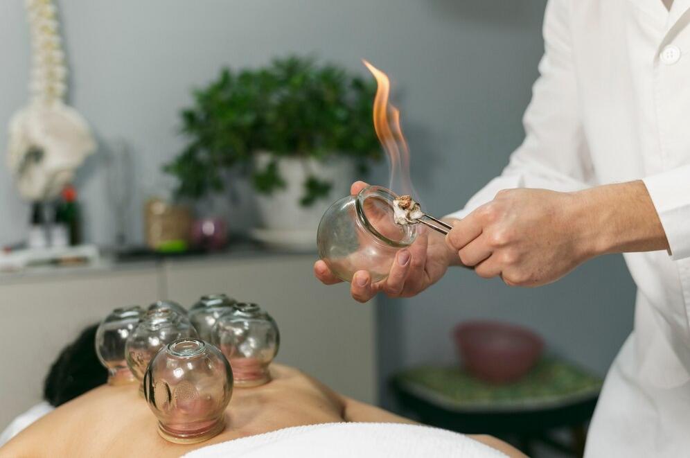 Masajes en pareja con cristales: técnicas para estimular la energía sexual